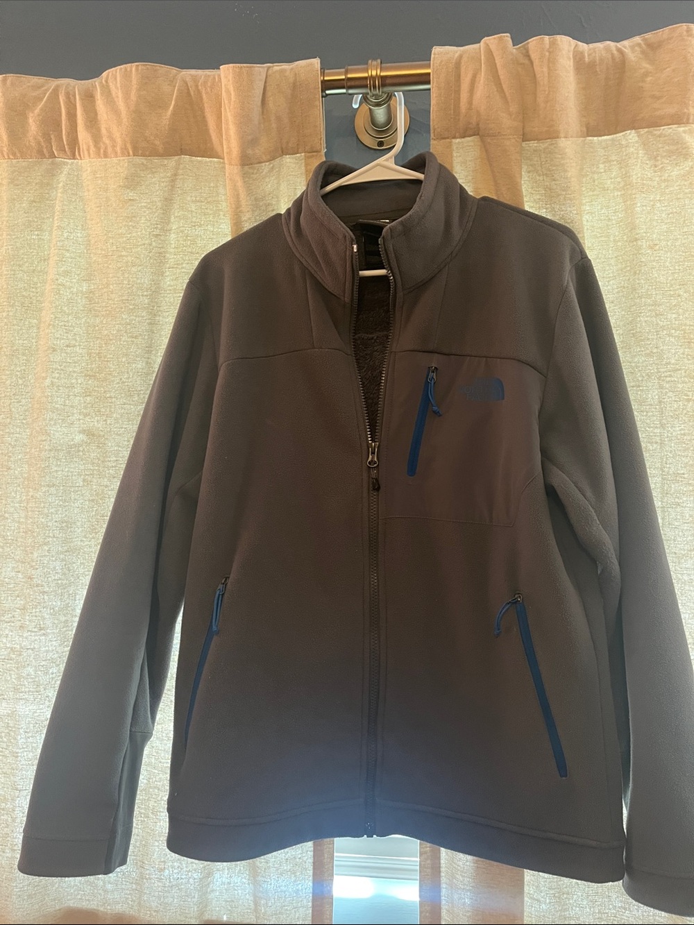 The North Face Men’s Charcoal Gray Fleece Jacket with Blue Zippers